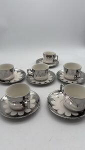 Set da 6 Tazzine da Caffè Con Piattini – Design Floreale Argento Moderno