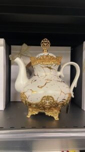 Teiera di Lusso in Ceramica con Dettagli Dorati – Design Elegante e Decorativo